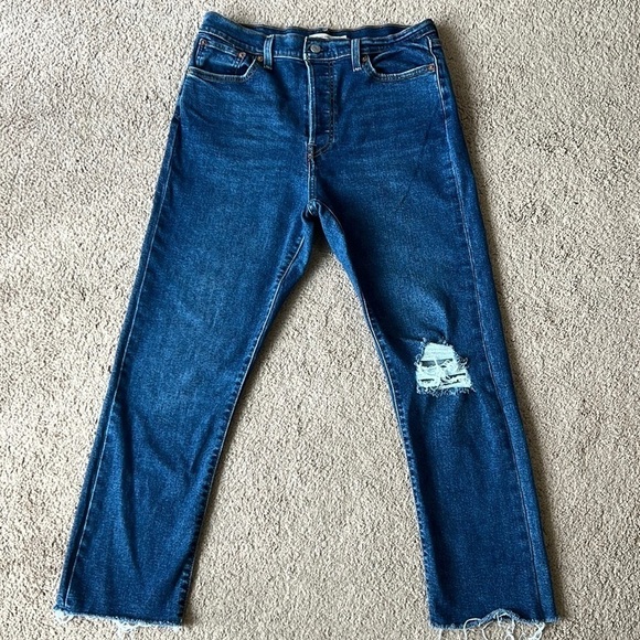 Levi’s Wedgie Straight Medium Wash Raw Hem Distressed Jeans - Picture 2 of 7